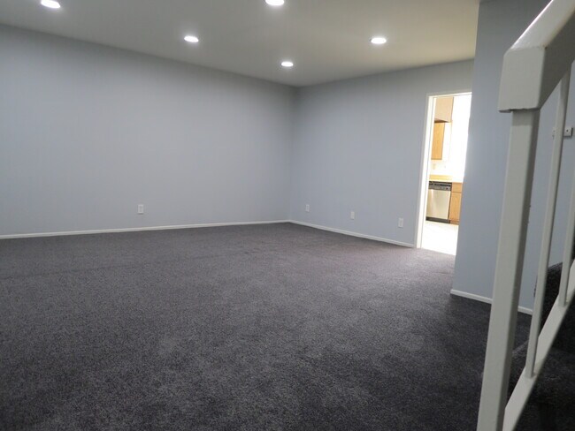 Building Photo - 2620 Huntington Dr