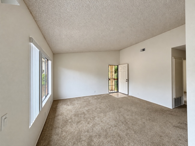 Building Photo - 4090 Rosenda Ct