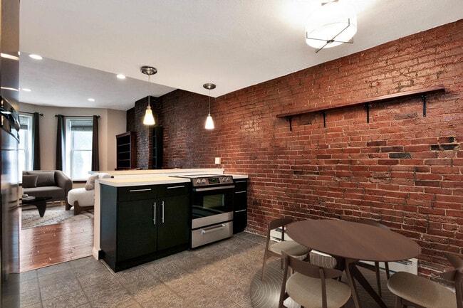 Building Photo - 383 Meridian St
