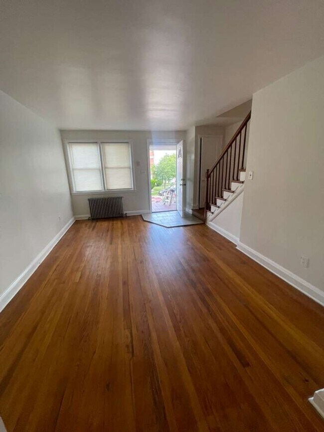 Foto del edificio - 1502 N Kenwood Ave