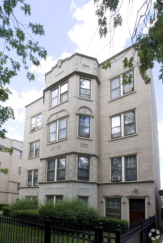 Primary Photo - 7443 N Claremont Ave