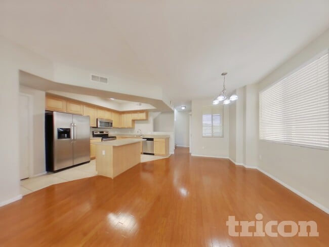 Building Photo - 16825 N 14th St