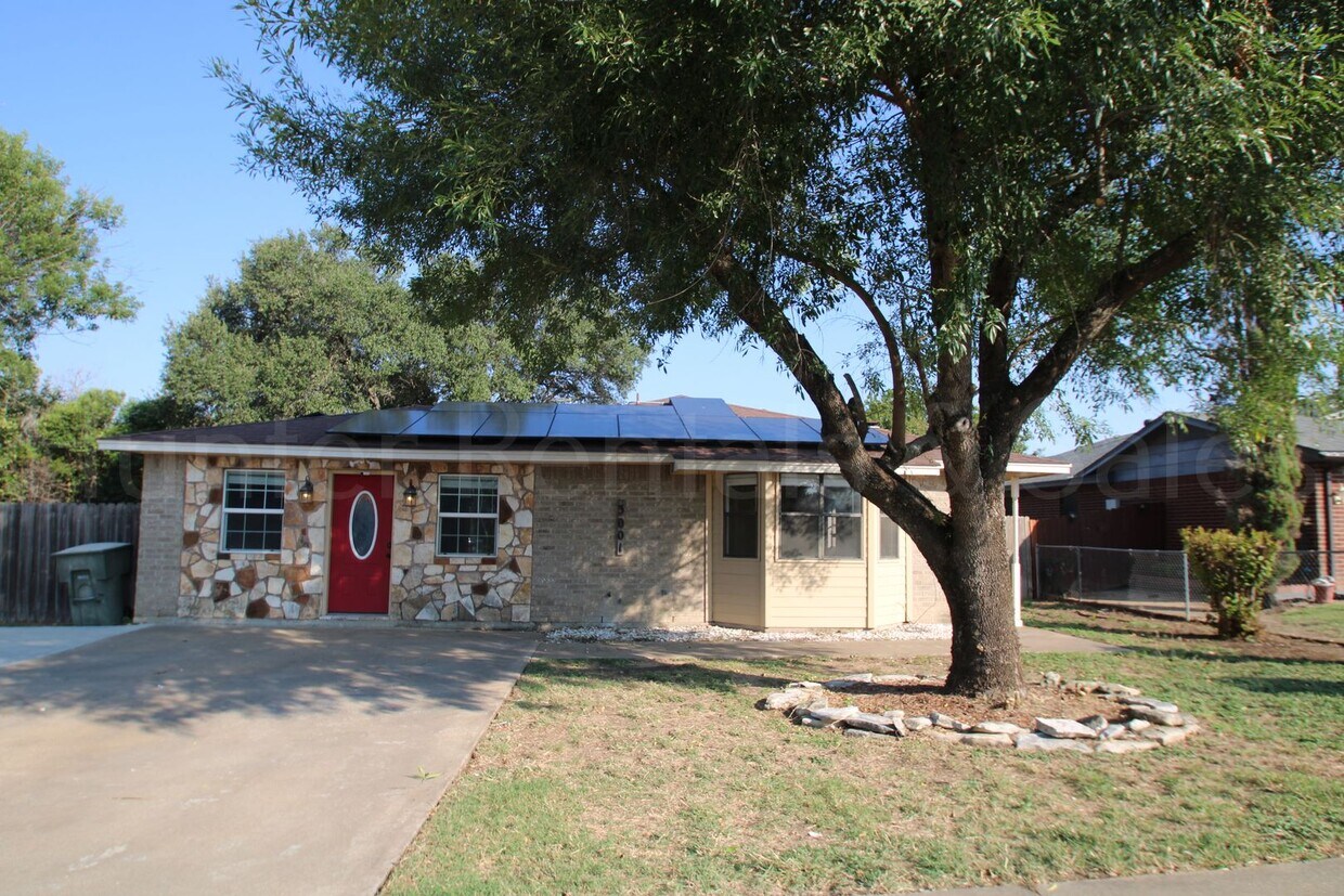 Primary Photo - Spacious 4-Bedroom Home with Bonus Room, Large Yard & Solar Panels