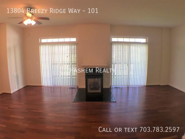 Building Photo - Lovely & Spacious 2 Level Townhouse-Condo ...