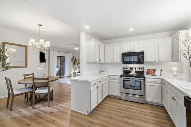 Building Photo - 15050 N Thompson Peak Pkwy