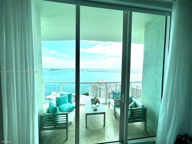 Building Photo - 2 br, 2.5 bath Condo - 218 SE 14th St Apt ...
