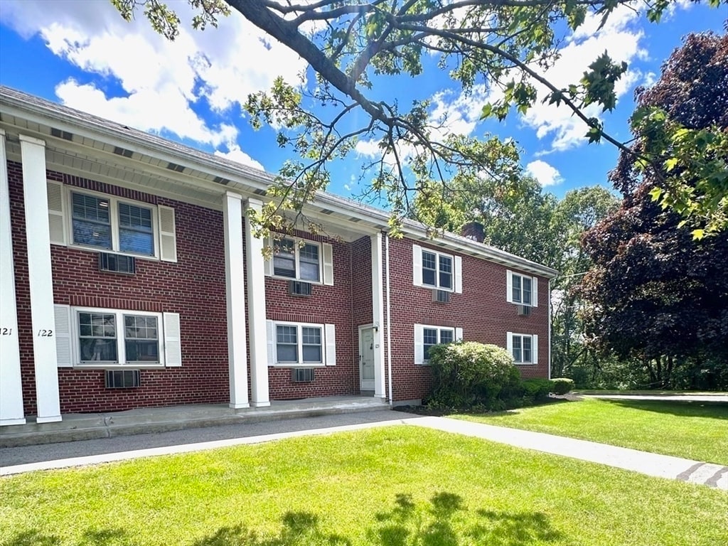 Primary Photo - 123 Emerson Gardens Rd
