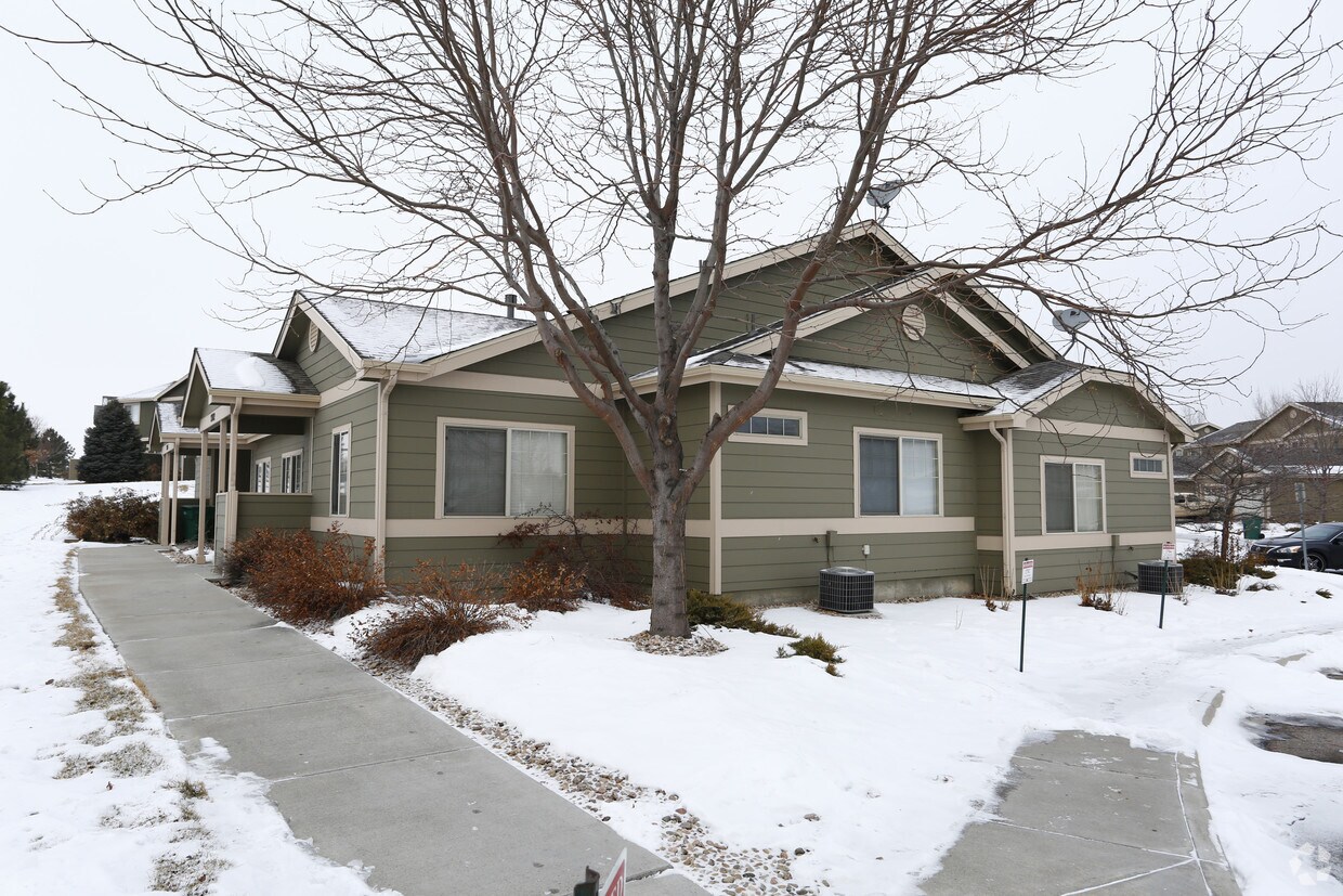 Arbor Garden Townhomes Evans Co Apartments Com