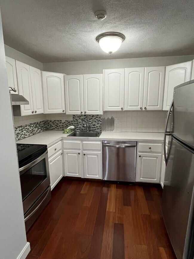 Foto del edificio - 383 Langley Rd