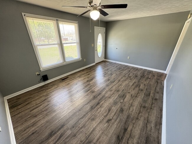 Building Photo - 527 Swanee St