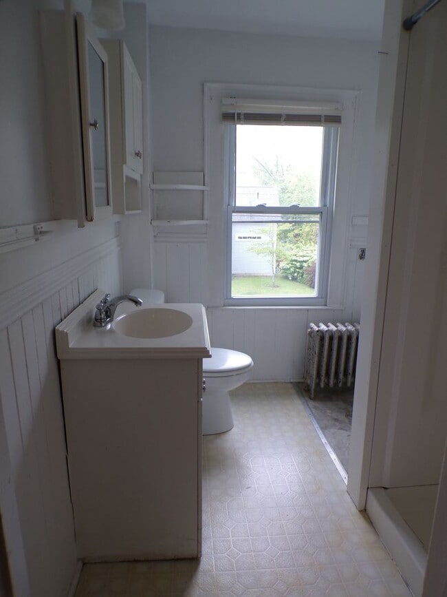 Building Photo - 86/88 North Main Ave, Orono ME