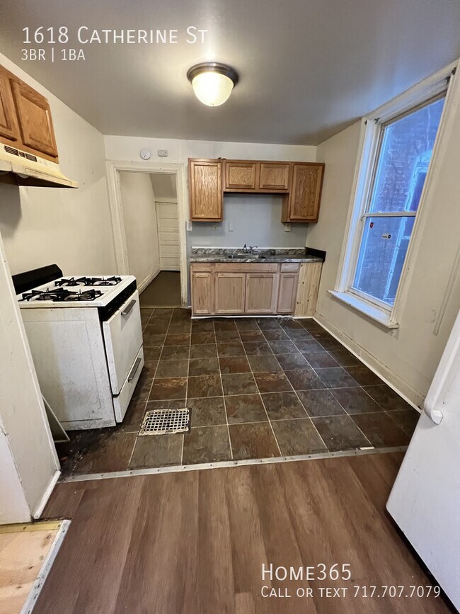 Building Photo - 3 Bedroom,  1 Bathroom Single Family