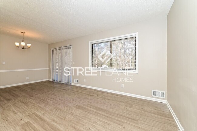 Foto del edificio - REDUCED!- Now offering $750 off first full...
