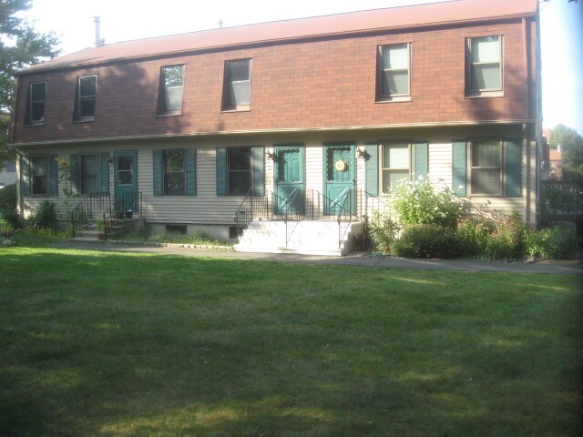 Primary Photo - 48 Village Ln