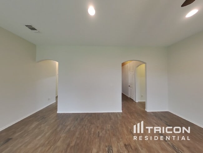 Building Photo - 3107 White Horse Ct