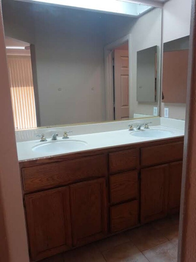 Building Photo - Desirable 1 Story Home in Weston Ranch