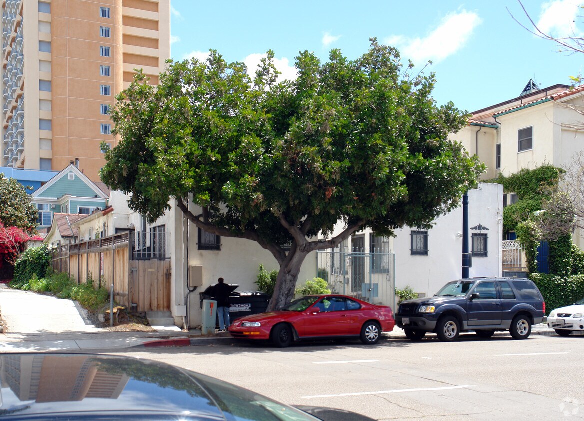 Building Photo - 1637 State St