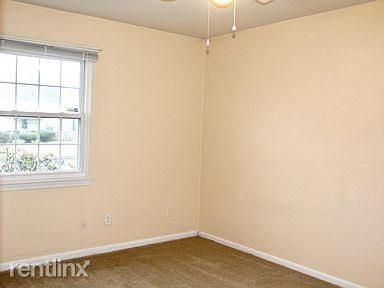 Foto del edificio - 3 br, 2 bath House - 3509 Plum Cres