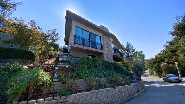 Building Photo - 1614 Pleasant Way