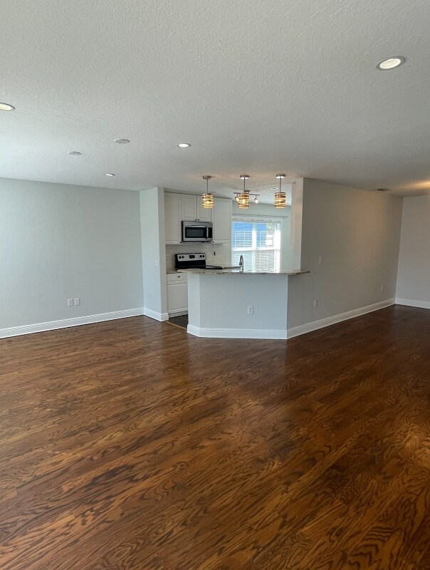 Building Photo - 7304 S West Shore Blvd