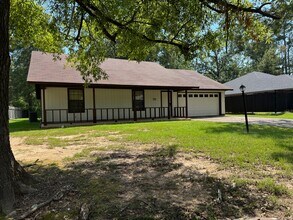 Building Photo - 107 Carriage Square Dr