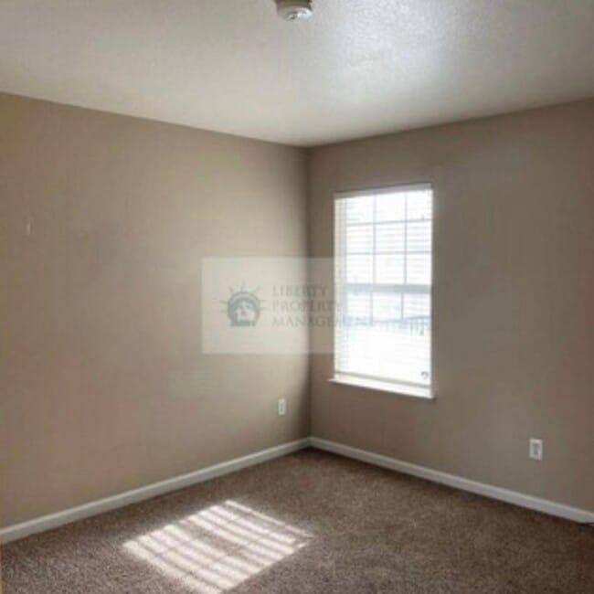 Building Photo - 656 Queensland Cir
