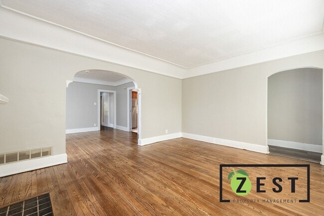 Foto del edificio - 3740 Tyler St