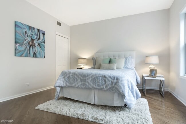 Foto del edificio - 2 br, 2 bath Condo - 3539 N Racine Ave