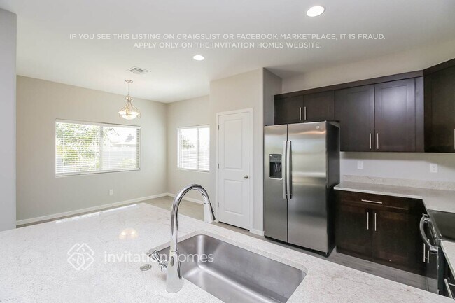 Foto del edificio - 5541 E Santa Clara Dr