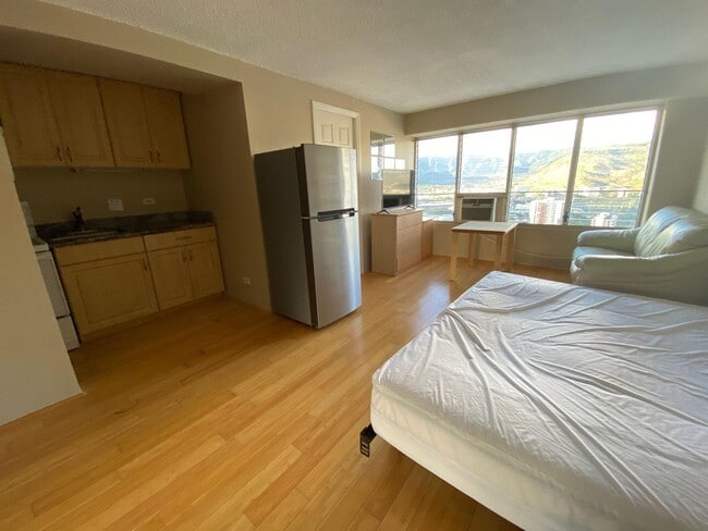 Foto del edificio - Furnished Studio at Regency Tower * Parking * AC