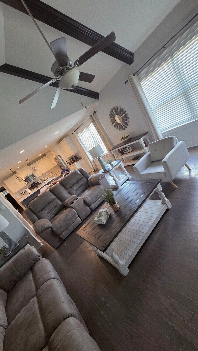 Foto del edificio - 157 Quail Run Ave