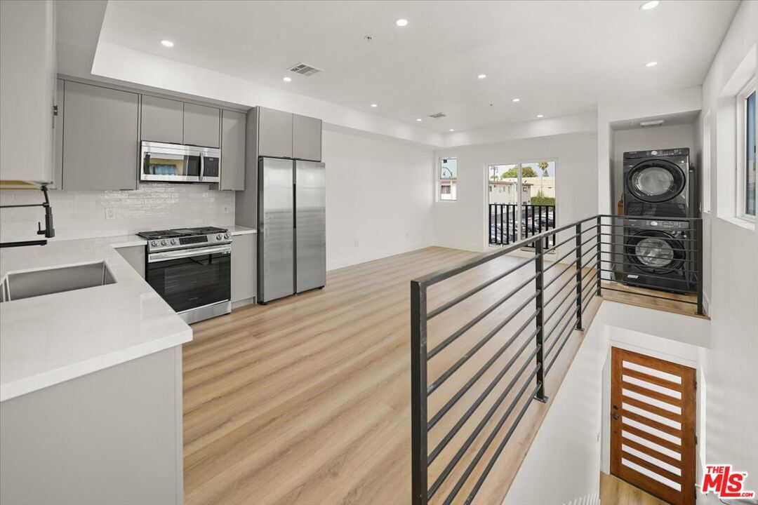 Primary Photo - 910 N Hudson Ave