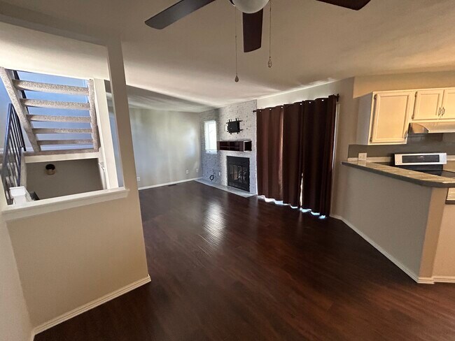 Building Photo - 7420 Lomas Ct