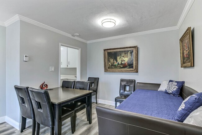 Foto del edificio - 148 E Iowa Ave