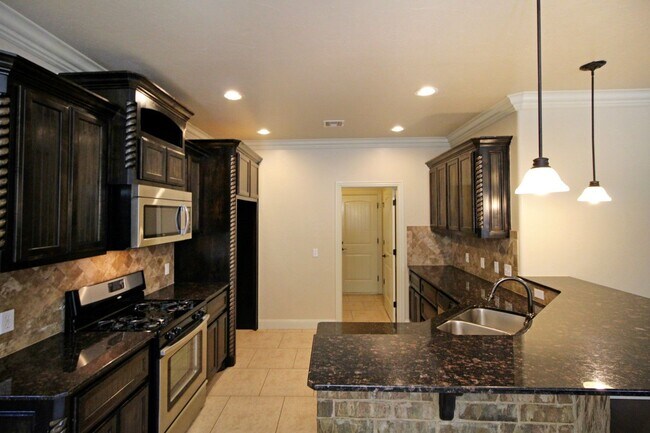 Foto del edificio - Wonderful 3 bed + bonus, 2.5 bath, & 3 car in Edmond