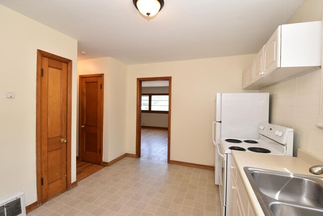 Foto del edificio - 1427 S 86th St