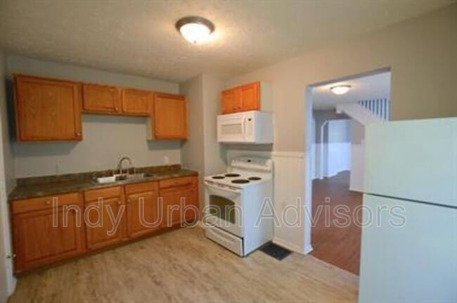 Building Photo - 2829 East 19th Street - 2829 E 19th