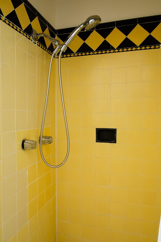 Separate Shower - 655 S Dunsmuir Ave