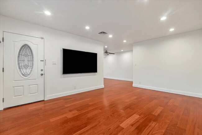 Foto del edificio - 1035 Miller Ave
