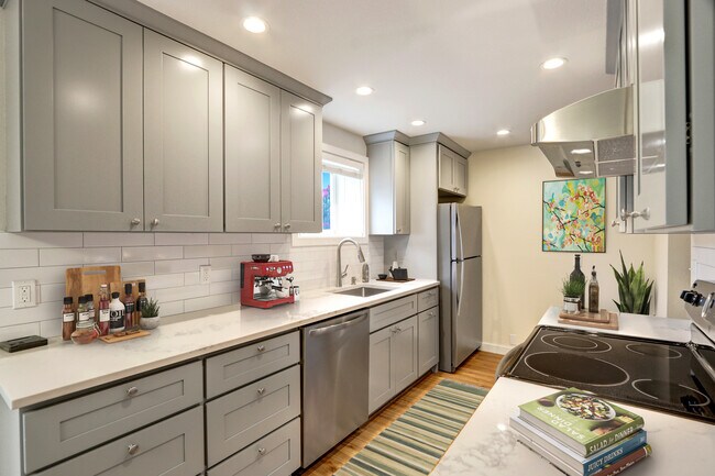 Foto del edificio - 1520 Nob Hill Ave N