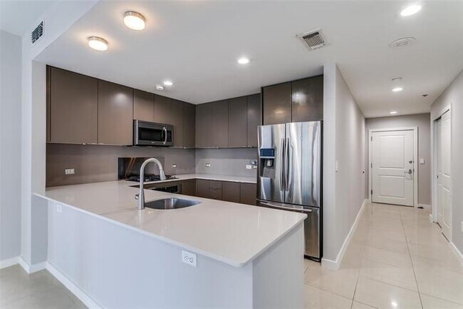 Foto del edificio - 1200 Main St