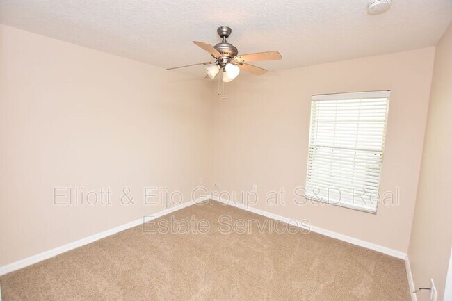 Building Photo - 3041 Park Ridge Ave