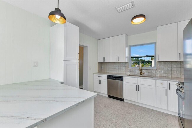 Foto del edificio - 1611 Sheehan Blvd