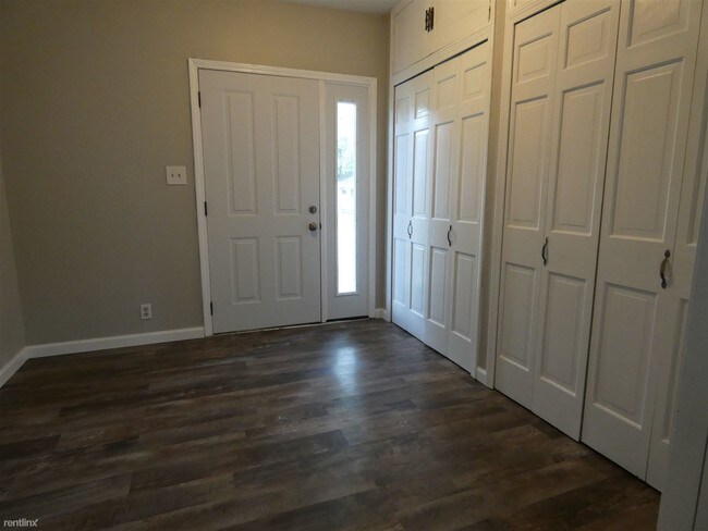 Building Photo - 2 br, 1 bath House - 2956 Hartline Dr