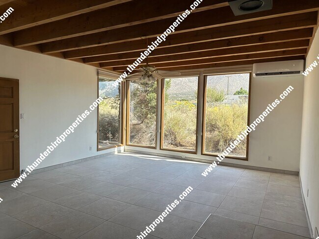 Building Photo - North Albuquerque Acres