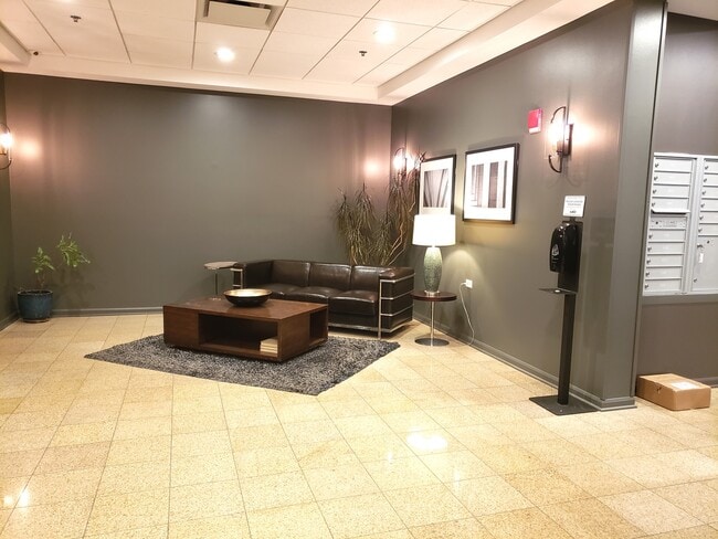 Foto del edificio - 1134 W Granville Ave