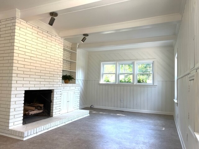 Den with fireplace, built-ins, hi-lighting - 1221 Nichol Ln