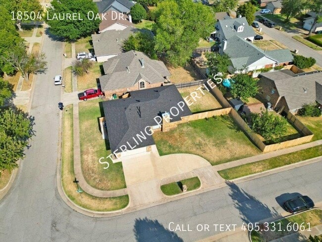 Building Photo - 18504 Laurel Oak Dr