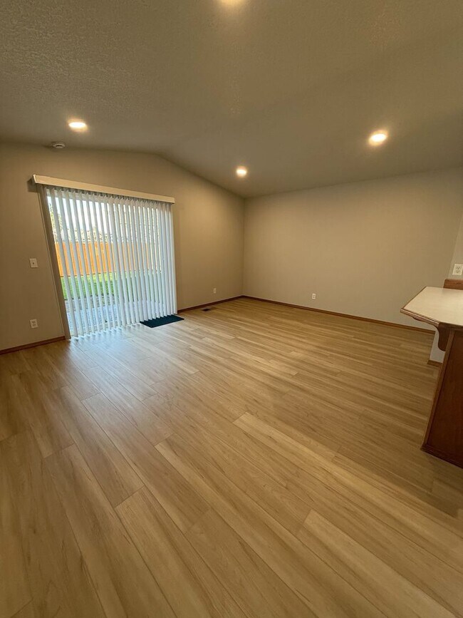 Foto del edificio - Newly Renovated 3B/2Ba Home in Quiet Neighborhood!