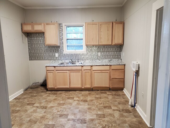 Building Photo - Newly remodeled 2bd/1ba